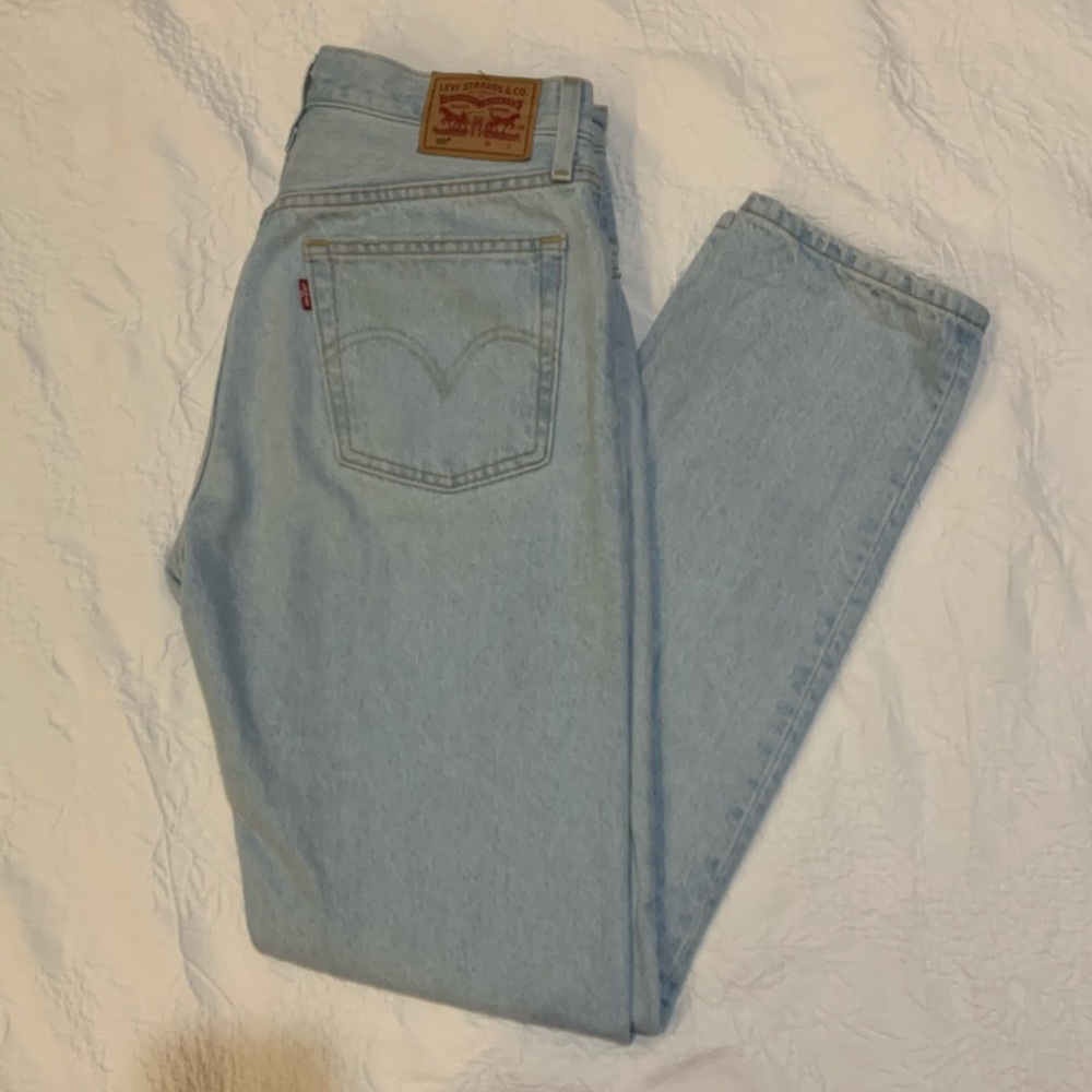 Levis 501 light wash straight leg jeans-Women’s